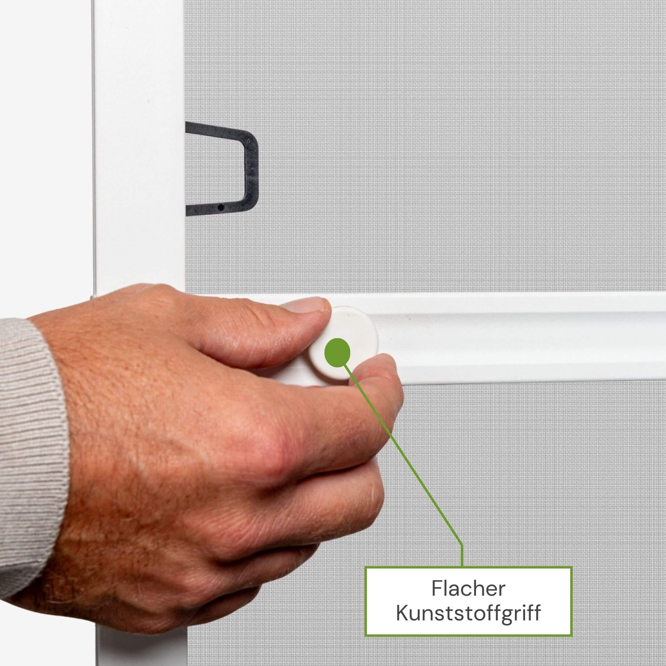 Flacher Kunststoffgriff für komfortable Bedienung der Fliegengitter Schiebetür