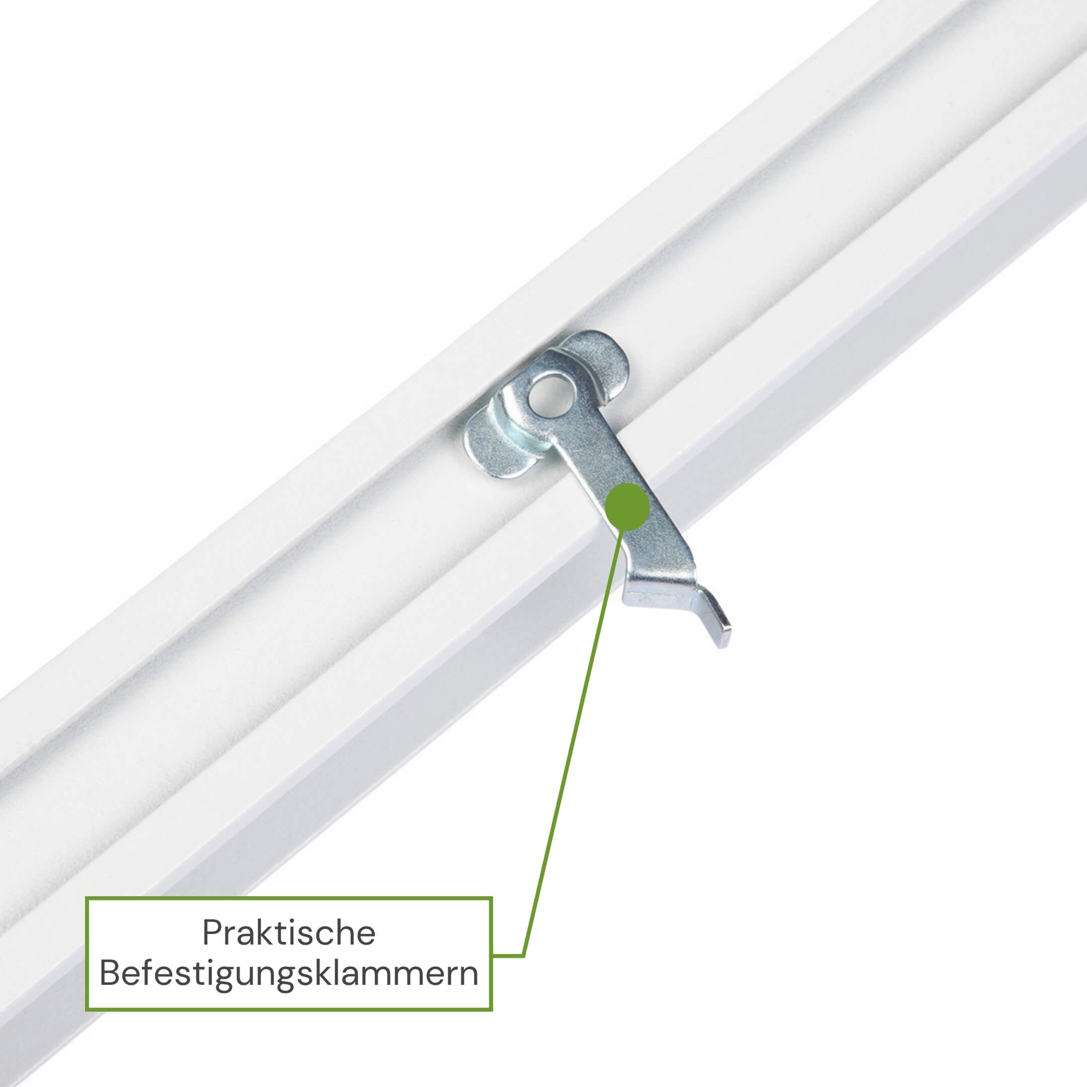 Praktische Befestigungsklammern für die sichere Montage am Dachfenster