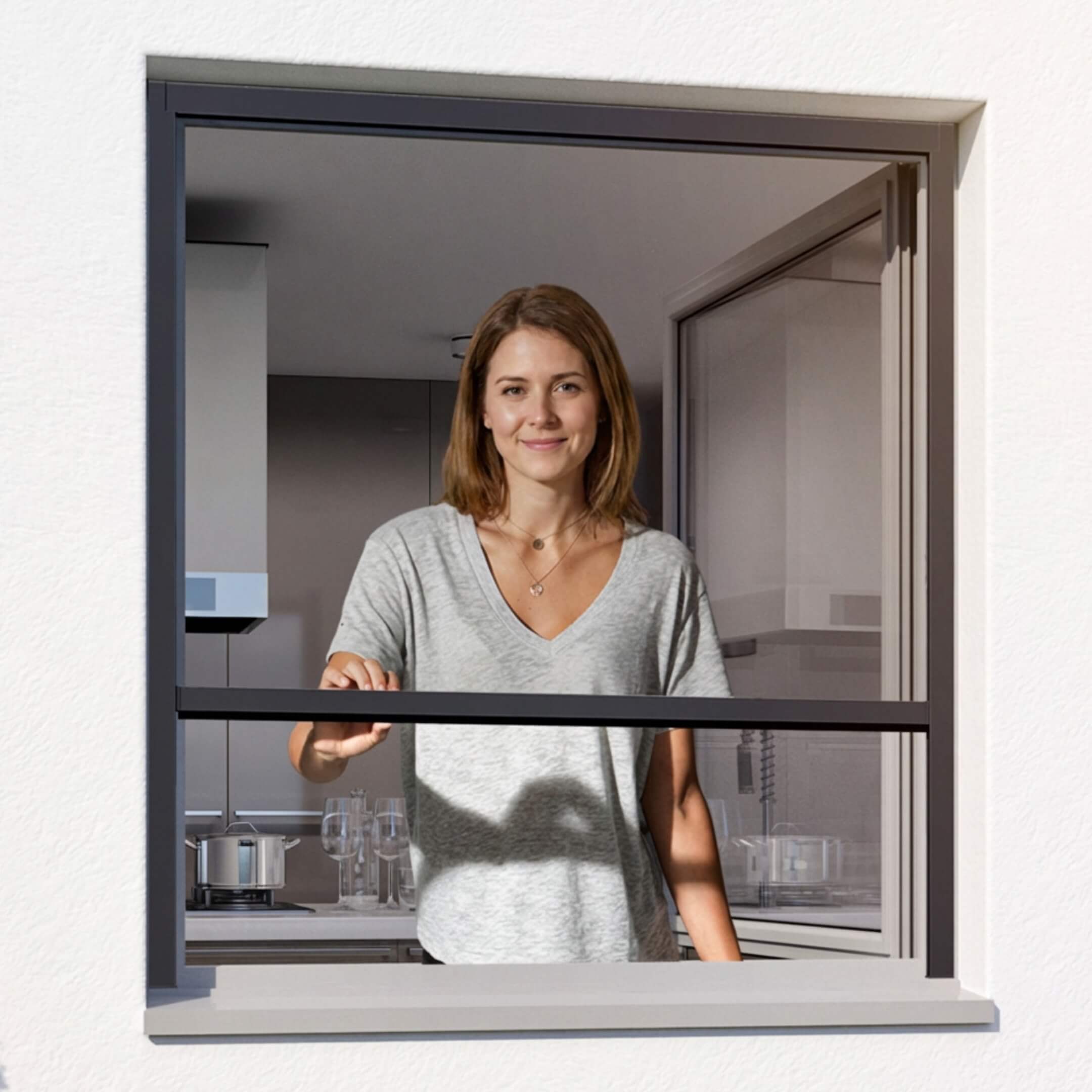 EXTRA Fliegengitter Rollo für Fenster in Anthrazit an einem geöffneten Fenster