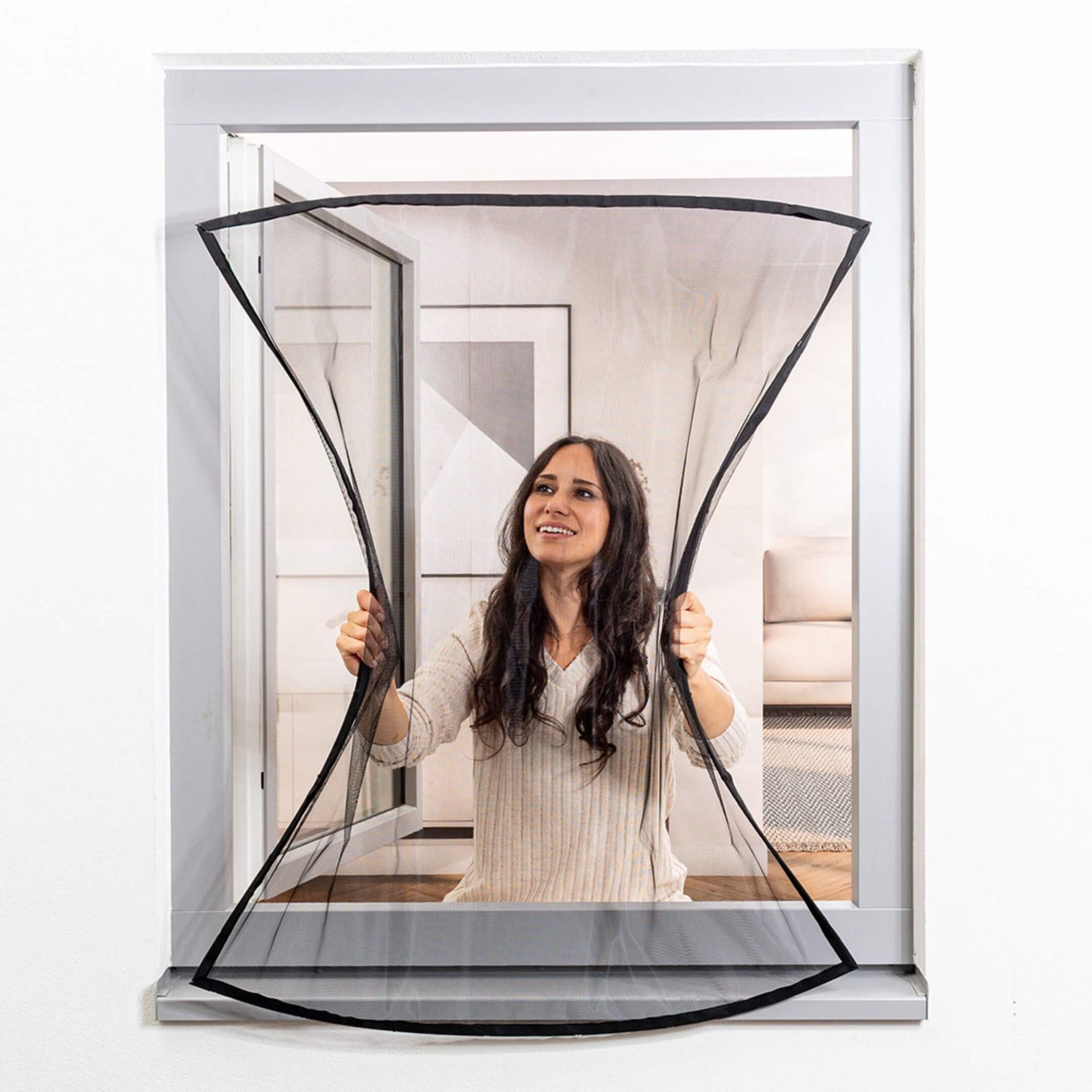 Pop-Up Fliegengitterfenster mit flexiblem Rahmen in Anthrazit an einem geöffneten Fenster