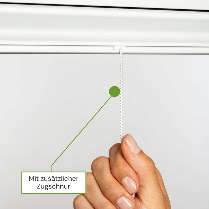 Zusätzliche Zugschnur für komfortable Bedienung des Fliegengitter Rollos