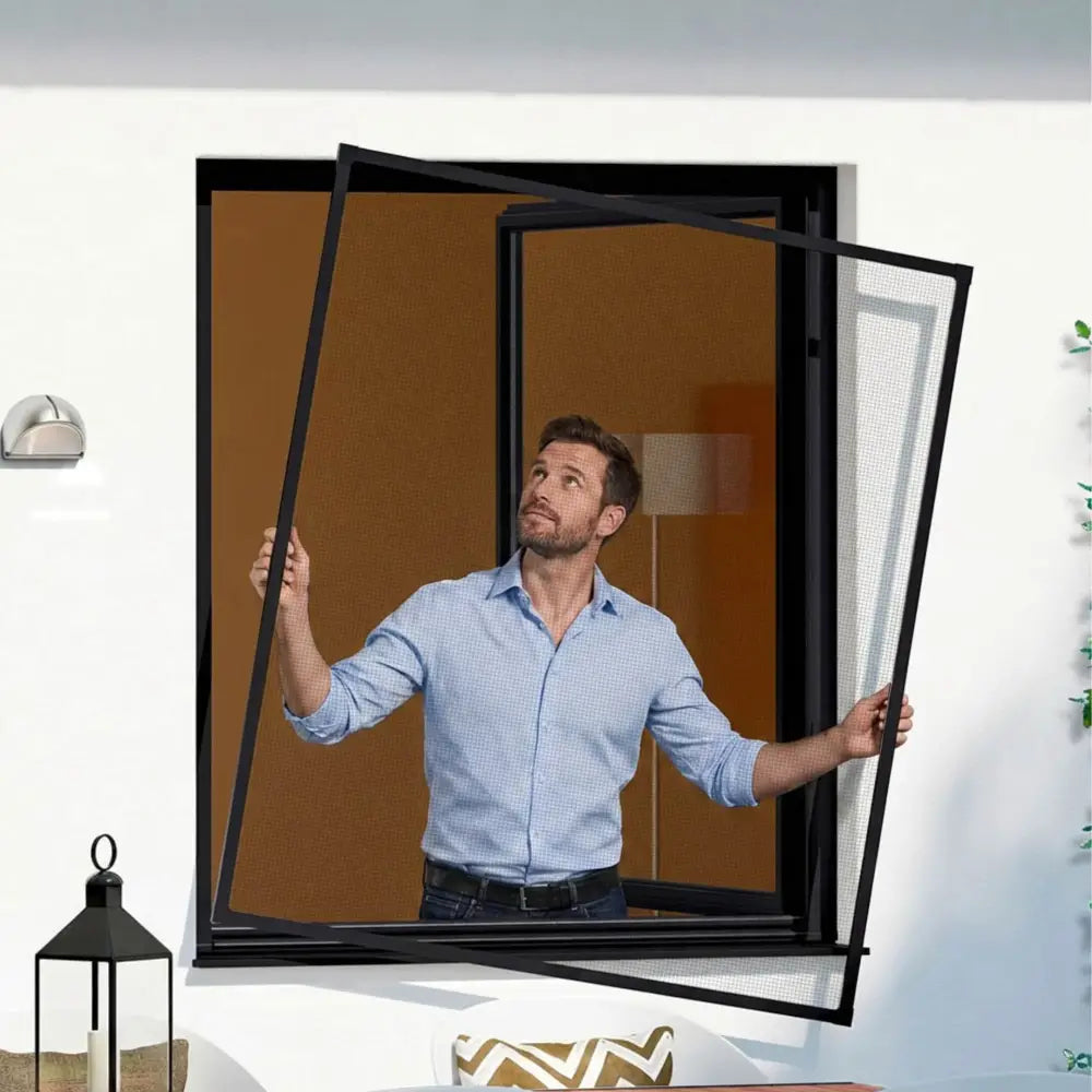 CLASSIC Fliegengitterfenster mit Rahmen in Anthrazit an einem geöffneten Fenster