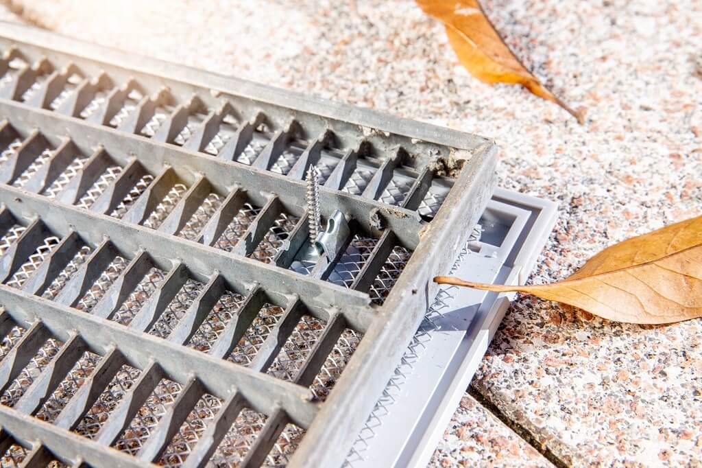 Lichtschachtabdeckung Aluminium Rahmen & Gewebe einfache Befestigung